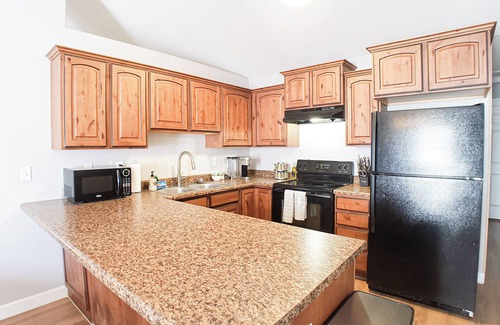 Ogden Haus | Ogden Dream+Hot Tub+Fenced Yard+Gazebo+BBQ+View+Garage+W/D