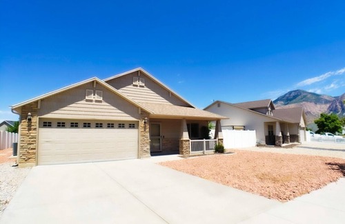 Ogden Haus | Ogden Dream+Hot Tub+Fenced Yard+Gazebo+BBQ+View+Garage+W/D