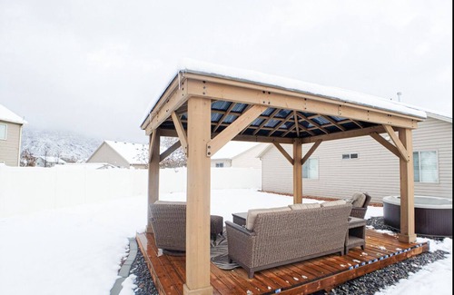 Ogden Haus | Ogden Dream+Hot Tub+Fenced Yard+Gazebo+BBQ+View+Garage+W/D