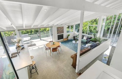 Onetangi Haus | Oh My Onetangi