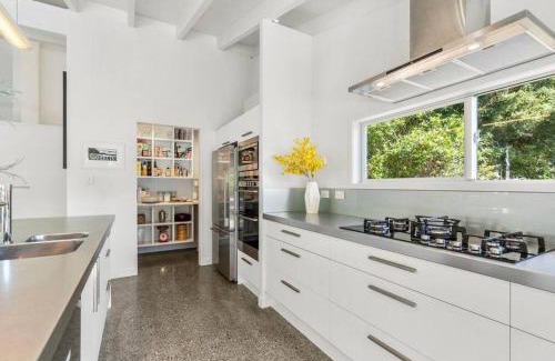 Onetangi Haus | Oh My Onetangi