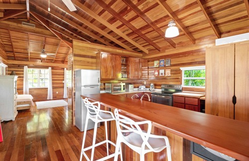 Placencia Kabine | OHANA KUKNAT BEACHFRONT cabin IN PLACENCIA village, clean, quiet, safe, private.