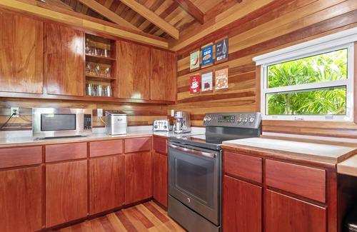 Placencia Kabine | OHANA KUKNAT BEACHFRONT cabin IN PLACENCIA village, clean, quiet, safe, private.