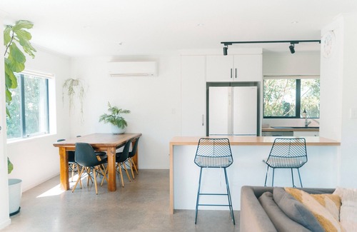 Ohope Haus | Ohope beach tropical getaway with spa