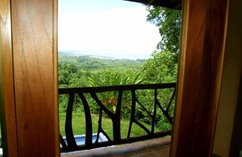 Ballena Haus | Ojochal Haus mit Pool / Meerblick / Private Jungle Trail & River auf 12 Morgen.