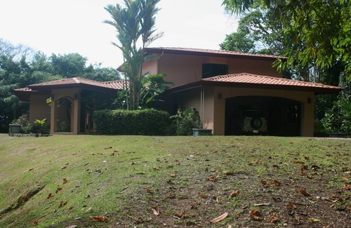 Ballena Haus | Ojochal Haus mit Pool / Meerblick / Private Jungle Trail & River auf 12 Morgen.