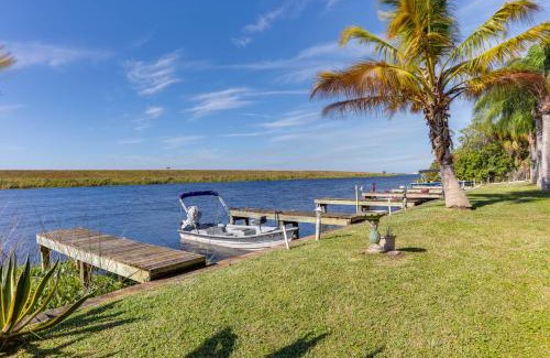 Okeechobee Haus | Okeechobee Cabin with Patio and Community Pool!