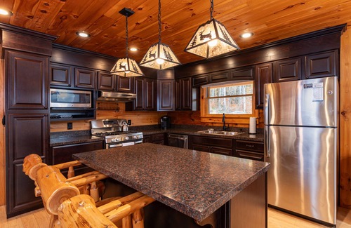 Cavendish Kabine | Okemo Oasis - Cabin: Hot Tub, Fire Pit, Pool Table, Shuffleboard Table, Sledding