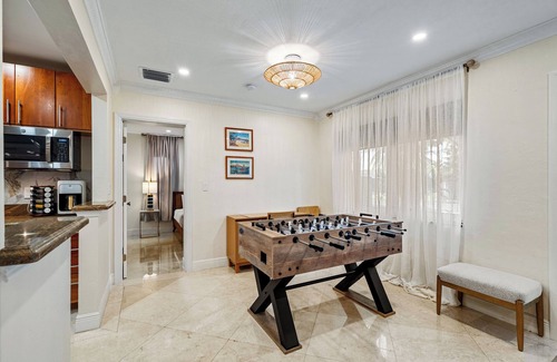 Middle River Terrace Villa | Olas Oasis - Chic Luxe House + Pool for 10