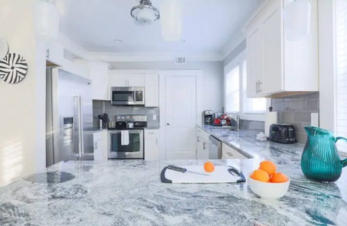 Old Fourth Ward Haus | ⭐️Old 4th Ward⭐️ Designer Duplex Home - 2 Minutes from Downtown!