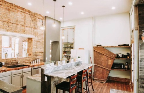 El Paso Villa | Old Bank Building in Quaint Downtown