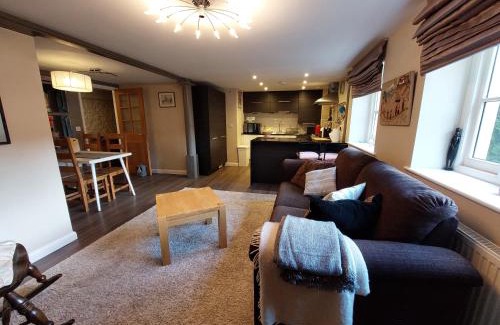 Ashwick Wohnung | Old Brewery home with pool and gym access