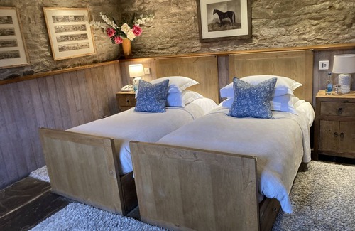 Downton on the Rock Haus | Old Downton Lodge