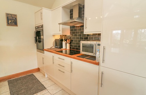 Leyburn Hütte | OLD HALL BYRE, pet friendly, with open fire in Carlton-In-Coverdale