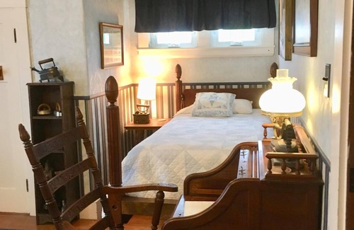 Caribou Bed & Breakfast | Old Iron Inn Bed and Breakfast