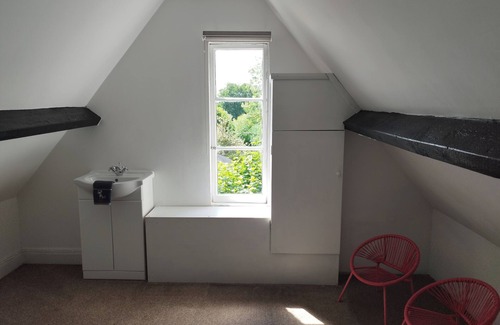 Ledbury Hütte | Old School House-2 bedroom-sleeps 6-large garden