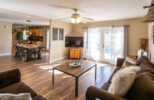 Scottsdale Estates Ten Haus | Alte Stadt! - schläft 24!- Entertain Dist + Pool + Feuerstelle + BBQ + Bars + Shopping