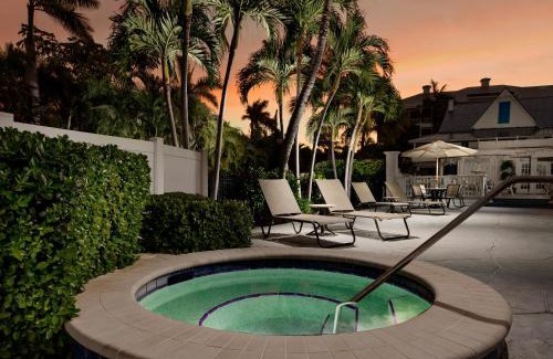 Marco Island Hotel | Olde Marco Island Inn and Suites