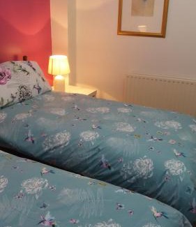 Stramshall Haus | Olive Tree Guest House