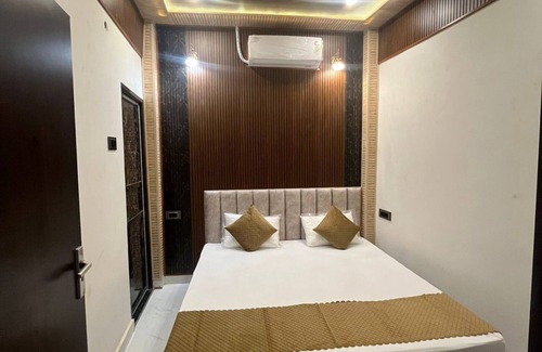 Mahmoorganj Haus | Om Nilay Paying Guest House By GRB