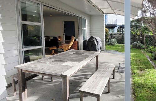 Omaha Haus | Omaha Getaway just minutes stroll from stunning Omaha beach 🏝️