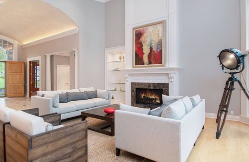 Papillion Haus | Amazing Mansion on Golf Course