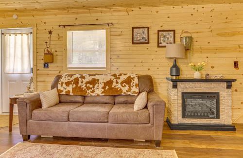 Zanesville Haus | On 40 Acres Charming Cabin in Zanesville!