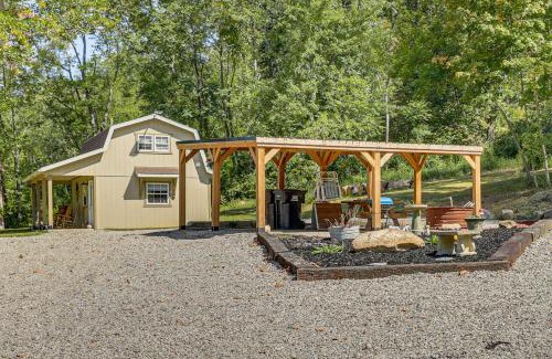 Zanesville Haus | On 40 Acres Charming Cabin in Zanesville!