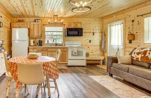 Zanesville Haus | On 40 Acres Charming Cabin in Zanesville!