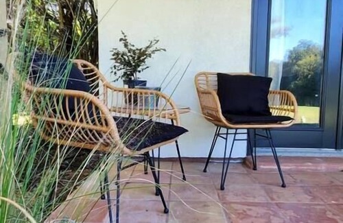 Mayhew Haus | On Golf Course | Peaceful | Central | Upscale