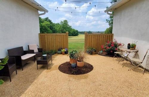 Mayhew Haus | On Golf Course | Peaceful | Central | Upscale