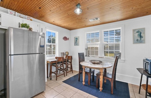 Indian Pass Haus | On Indian Pass! 4 Bedrooms, Sleeps 8, Boat Parking, Bikes, Pets Welcome!!!