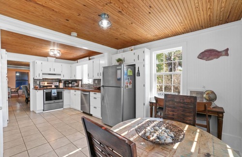 Indian Pass Haus | On Indian Pass! 4 Bedrooms, Sleeps 8, Boat Parking, Bikes, Pets Welcome!!!