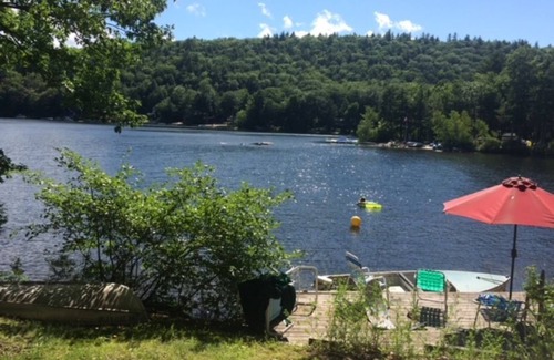 New Durham Haus | On Merrymeeting Lake - Cottage with Private Beach and Lakeside Deck
