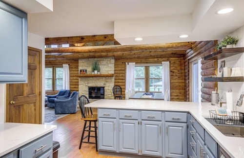 Yellow Springs Kabine | On-Site Lake & Gazebo: Cabin in Yellow Springs!