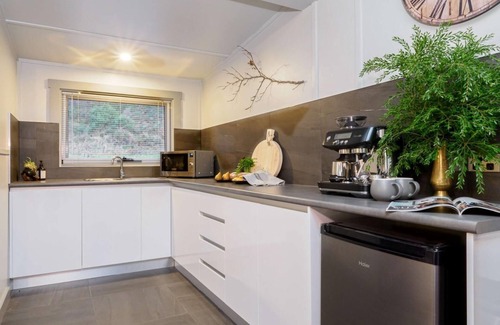 Pelverata Haus | On-site 'Pitch and Putt' golf, Platypus, wildlife, exclusive tranquil wilderness