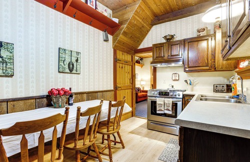 McClellandtown Haus | On-Site Winery & Historic Charm: Uniontown Escape