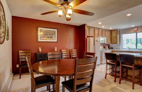 Plumas Eureka Estates Haus | On the 4th Green 2 bedroom Town Home - 102 Ponderosa Drive