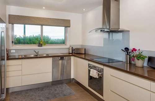 Connellys Marsh Haus | On the Beach at Connellys