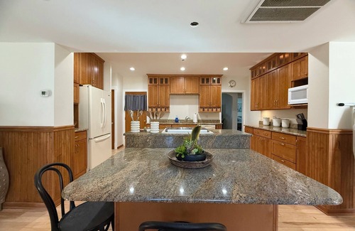 Algonquin Wohnung | On the Fox/River access/Kayaks/Deck with lounging and dining/Free Parking