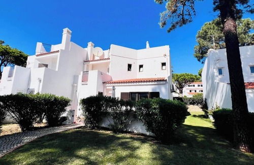 Vale do Lobo Haus | On the heart of Vale do Lobo by the beach, golf, tennis near great restaurants.