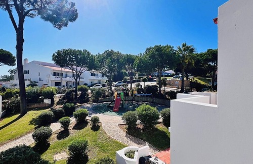 Vale do Lobo Haus | On the heart of Vale do Lobo by the beach, golf, tennis near great restaurants.