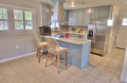 Coliseum Central Haus | On the River - Quiet Cove Creek 4BR Home near it all.