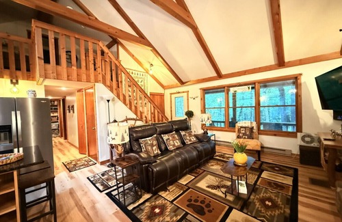 Alpine Lake Wohnung | On the Rocks 4BR w/loft cabin tucked in the woods