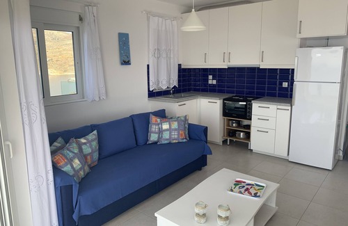 Karystos Wohnung | "On the Rocks" - Cycladic beachfront apartment with spectacular views