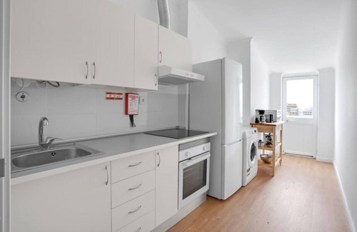Cacilhas Wohnung | One bedroom Apt | Almada | Balcony w/River Views!