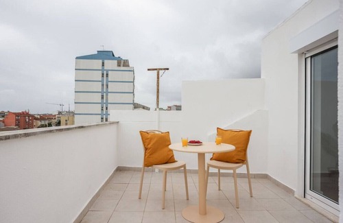 Cacilhas Wohnung | One bedroom Apt | Almada | Balcony w/River Views!