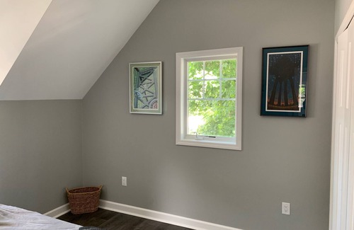 Allmendinger Heights Haus | One Bedroom Carriage House Near U of M Campus and Athletic Facilities