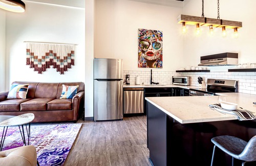 Madison Haus | One Bedroom King with views of Lake Monona in the heart of downtown.