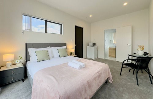 Papakura Haus | One-bedroom Retreat in Takanini